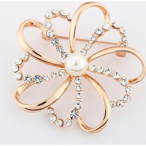 Fashion cutout flower brooch cravat exquisite gift Charms Imitation pearls Jewelry Women Wedding Party
