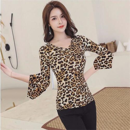 2019 Summer Women Leopard Print Bottoming Blouse Female Sexy V Neck Flare Sleeve Slim Shirt Office Lady Plus Size Thin Top Z446