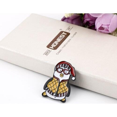 Enamel Metal Friends-TV-Show Joeys Hugsy Penguin Brooch Pins Badge Lapel Pins Alloy Fashion Jewelry Accessories Gifts