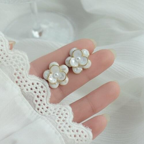 Korea Fashion Jewelry Flower Camellia Simple High-quality French Retro Stud Earrings for Woman Daily Holiday Elegant Earring