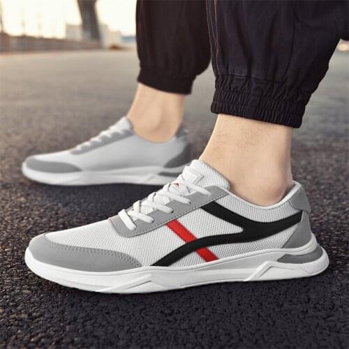 Mens casual sports shoes breathable wear-resistant one-step flying sneakers sneakers 2021 spring new
