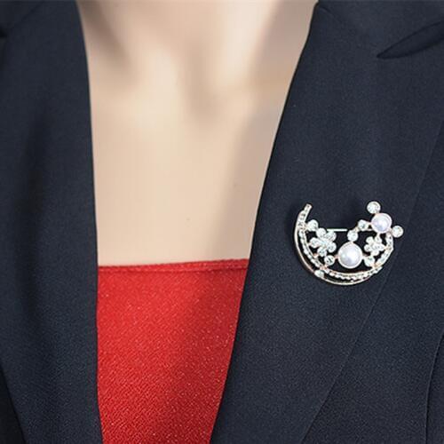 Fashion Jewelry Vintage Crystal Flower Brooches Imitation Pearl Moon Brooch Pins Corsage Wedding Dress Accessories for Woman