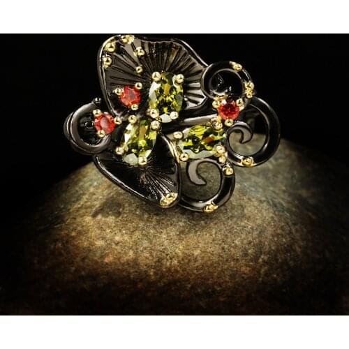 Vintage Palace Embossed Flowers Green Zircon Black Gold Hand Jewelry Ladies Ring Jewelry Attending Banquet Jewelry