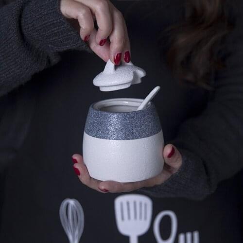 Ceramic Seasoning Pot Seasoning Box With Lid To Send Spoon Salt Shaker Sugar Bowl Pepper Shaker Spray Cooking Kitchen Tools
