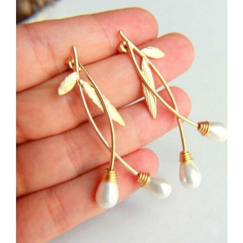 Bohemian style beautiful gold-plated leaf flower bud Earrings exquisite Korean bride Pearl Pendants Earrings Christmas gift