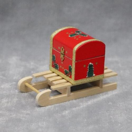 1/12 Mini Wooden Sleigh Gift Box Model DIY Christmas Landscape Dollhouse Accessory Toy House Model DIY Landscape Accessories