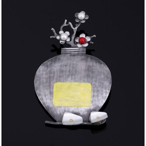 Retro Painted Vase Brooch Pearl Plum Blossom Metal Jewelry Women Coat Suit Corsage Party Casual Hat Pin Scarf Buckle Accessories