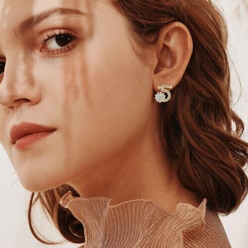 New Fashion Jewelry Figure 5 Shape Temperament Show Face Thin Womens Little Daisy Earrings