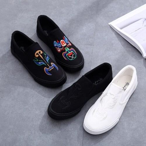 Chinese Style White Sneakers Men Embroidery Casual Shoes Slip on Canvas Shoes Men Loafers Comfortable Vulcanized Shoes