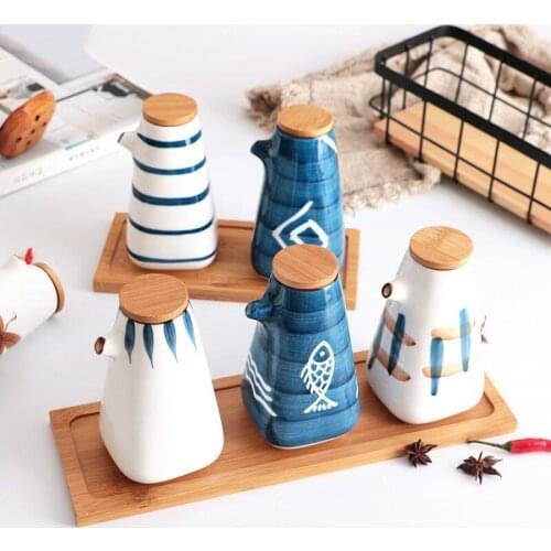 Art Ceramic Soy Sauce Bottle Japanese Style Seasoning Storage Container Wood Lid Kitchen Supplies Gadget Cone Painting Spice Jar