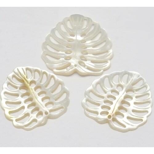 5pcs White Natural Mother of Pearl Shell Pendants, Monstera Leaf Shape Pendant jewelry making 28~31x28~30x2~3.5mm, Hole: 1.5~2mm