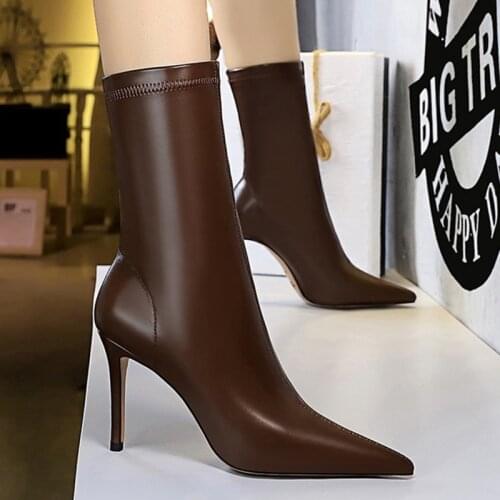 2021 Winter Warm Sexy Woman Leather Stiletto Boots Botas Brown Plush Pointed Toe Short Boots Lady Fetish Booties Nightclub Shoes