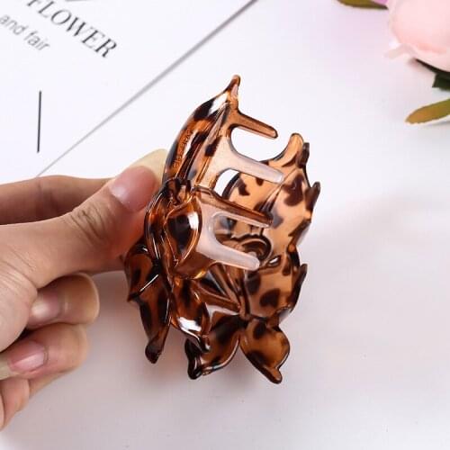 3 European and American ladies simple and versatile fashion leopard print hairpin plastic 9CM large shower clip F11