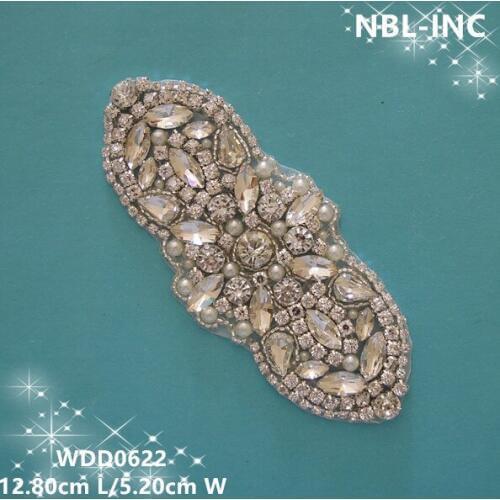30 pieces)Wholesale hand beaded sewing silver clear crystal rhinestone applique patch for dress WDD0622