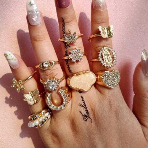 JUST FEEL Retro Jesus Portrait Embracing Heart Rhinestone Rings For Women Wedding Jewelry Gold Color Metal Geometric Ring Bijoux