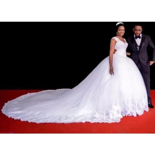 Luxurious Wedding Dress Lace Deep V-Neck Woman Dress Ballgown Long Trail Bridal Wedding Dress Customized Ladies Dresses