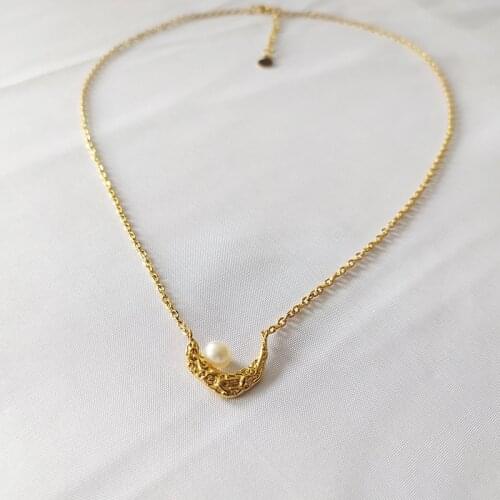 2020 new necklace c inlaid natural pearl copper fashion trend Europe and America