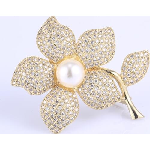 Fashion Crystal Rhinestone Brooch Lovely Pearl Flower Micro Pave Zircon Scarf Pins Brooches For Weeding Women Christmas Gifts
