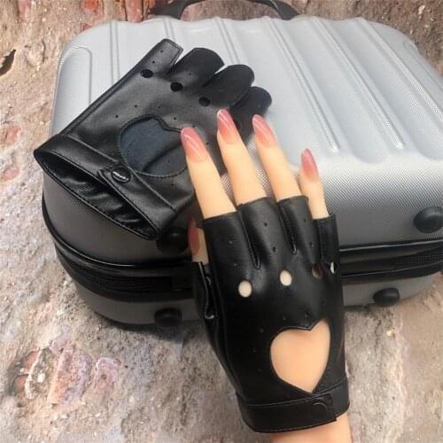 1Pair Women Punk Short Synthetic Leather Gloves Half Finger Fingerless Gloves Fashion Lady Handsome Black Love Heart Shape Glove