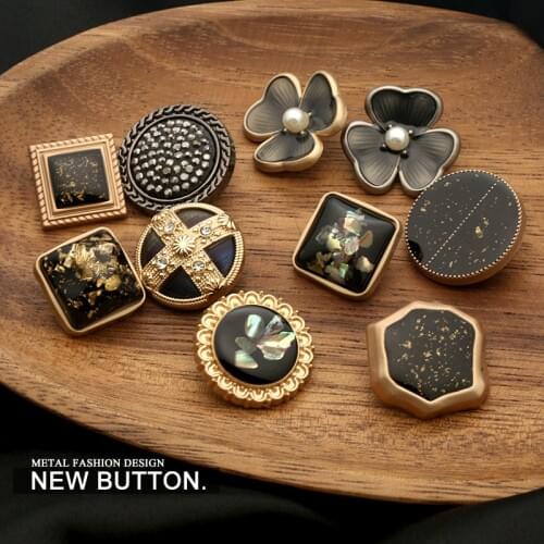 6pcs Flower Black Gold Sewing Buttons for Clothing Women Coat Dress Needlework on Clothes Shell Botone for garment Decoration