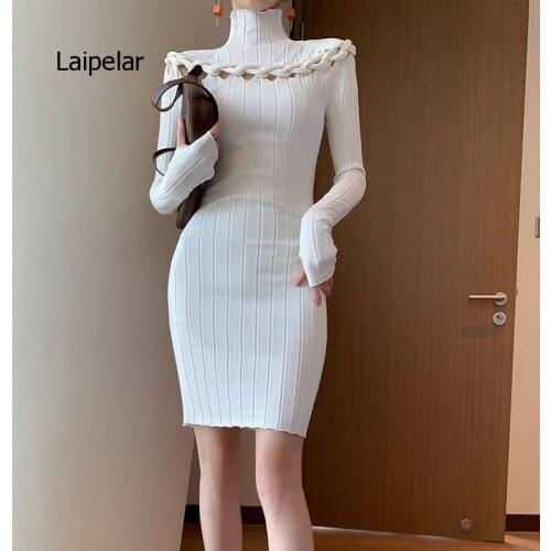 Autumn 2021 New Knitted Twist Dress Black White Elegant and Sexy Mid Length Buttock Dress