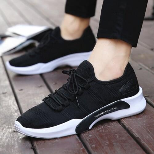 2019Korean version of the trend of casual shoes men breathable running shoes solid color wild low help mens single shoes