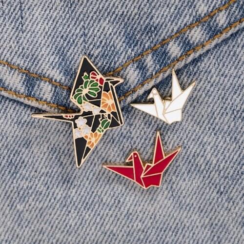 Cute Japanese Style Paper crane Enamel Brooch For Women Girls Fashion Origami Animal Badge pins Jewelry Party Gifts