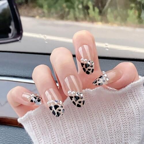 24pcs/Set Pretty Pearl False Nails Middle Long Round Head Leopard Pattern Wedding Artificial Nail Art Manicure Tips with Glue