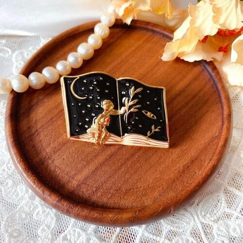 Reflection on the simplicity of French retro literature and art