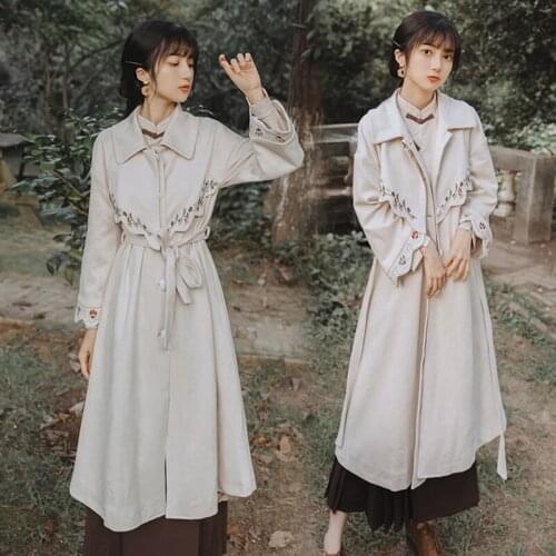 2020 Fashion The New Lapel Hairy Embroidery Belt Windbreaker Free Shipping