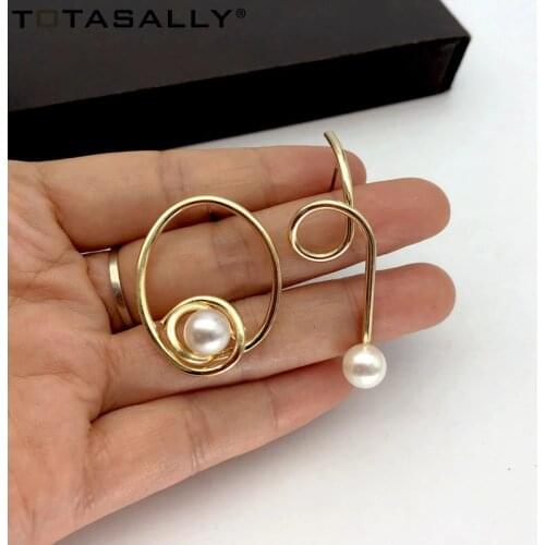 Totasally New Women Pearl Earrings Stylish Twisted Alloy Imitation Pearl Mix-matched Stud Earring Brincos Bijoux pendientes