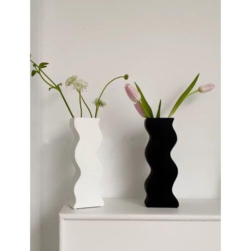 Nordic Curve Twist Vase Tabletop Ceramic Ornaments Irregular Waves Simple Decorative Flower Arrangement Display Crafts Ins Style