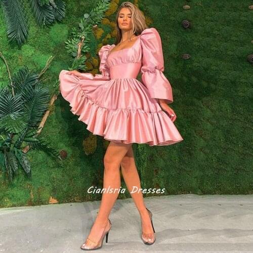Spraying Women's Dresses Above The Knee