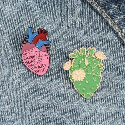 European American Personality Heart Series Creative Fashion Letters Flower Alloy Heart Brooch Denim Badge Men Women All-Match
