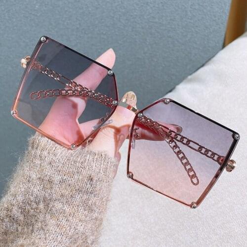 2021 New Fashion Oversize Gradient SunglasseS For Women Vintage Alloy Chain Frame Rivet Square Sun Glasses Female Shades