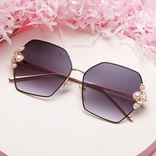 New Luxury Design Pearl Sunglasses For Women Fashion Elegant Woman Sunglases Polygon Metal Frame Glasses Summer Zonnebril Dames