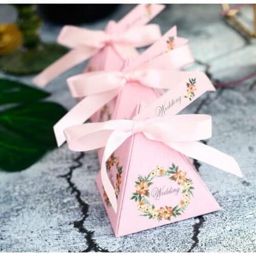 100pcs Pink / Blue Wreath Gift Box Triangular Pyramid Wedding Favors Candy Boxes Party Favors Box Giveaways Box