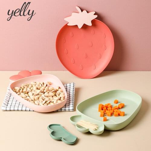 Lazy Snack Tray Strawberry Shape Fruit Food Tray Candy Cute Plate Snack Dish Fruit Food Plate Household Plastic Plate for Home