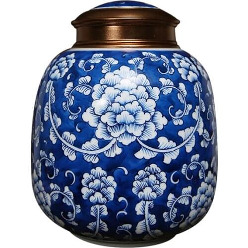 Jingdezhen hand painted blue and white porcelain Tieguanyin tea pot ceramic vacuum sealed pot storage pot