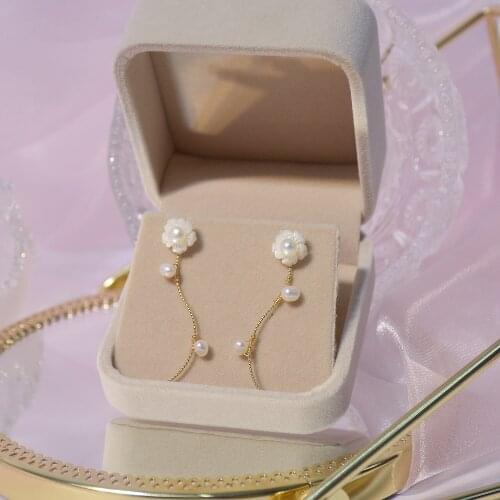 Korea Fashion Jewelry Shell-carved Flower Freshwater Pearl Long Elegant Earrings for Woman Holiday Paarty Daily Simple Earring