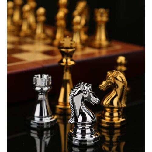 Wooden Chess Set Deluxe Metal Figures Professional Folding Family Classic Board Games Kids Chess Queen