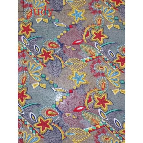 Mixed colors, embroidery, magic patterns, multi-layer effect fabric are used for the stage dress and wedding dress