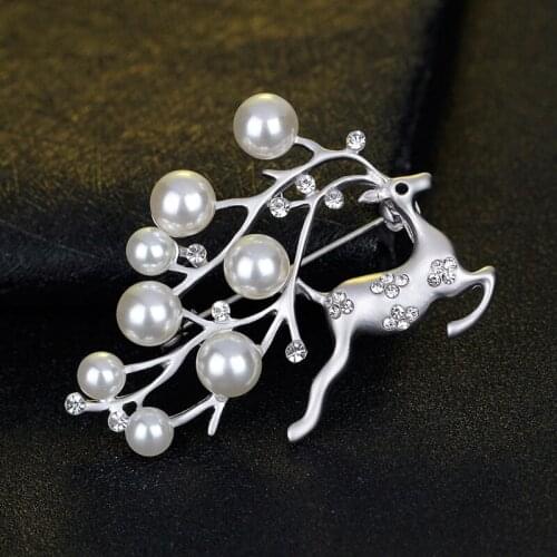 Cute Lovely Deer Clothes Sweater Accessories Flower Brooches Imitation Pearl Rhinestone Brooch Pins for Women Jewelry Gift