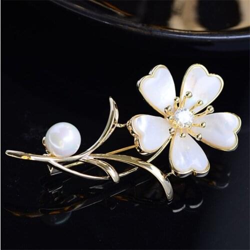 Korea Style Shell Flower Brooch 2021 New Elegant Lapel Pins Luxury Pearl Bloom Petal Brooches Pin Brand Jewelry Accessories