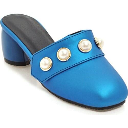 Spring/summer 2018 comfortable party with square head with pearl size code 31-43 code sandals. 18410