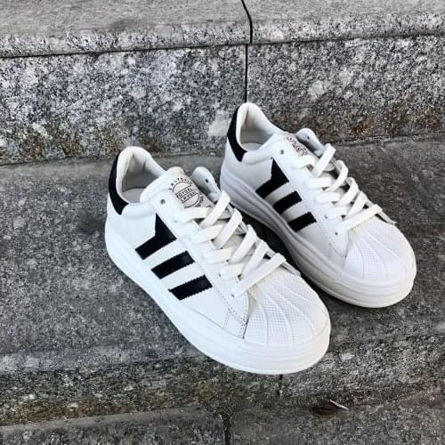 2021 White Sneakers Vulcanized Shoes Woman Genuine leather Wedges Round Toe Sneaker