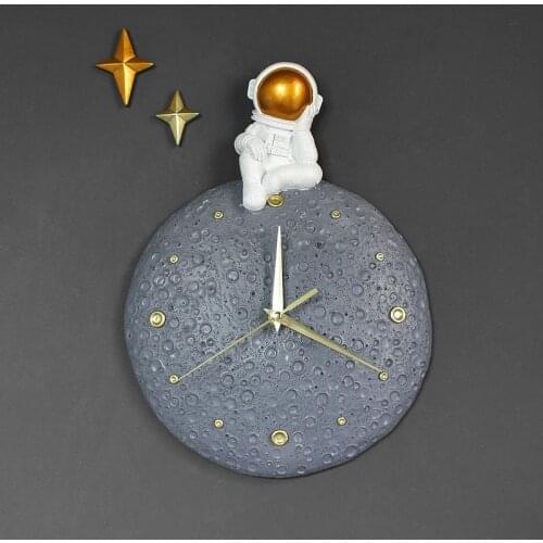 Modern Light Luxury Astronaut Wall Clock Personality Dining Room Wall Decoration Clock Creative Living Room Home Fashion Clock
