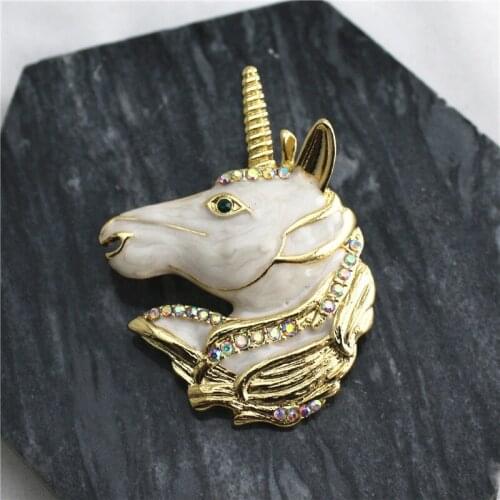 The new fashion four is not like a horse head diamond-studded alloy drip corner beast brooch, necklace dual-use accessories