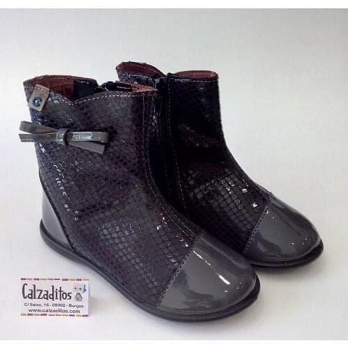 Girls boots in gray snake patent leather
