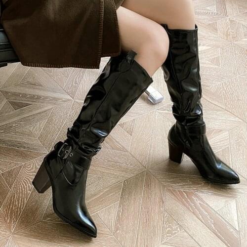 2021 New Autumn Winter Fold Knee Boots Ladies Fashion Belt Buckle Pointed Boots Ladies Thick Heel Loose Slip On Women Shoes